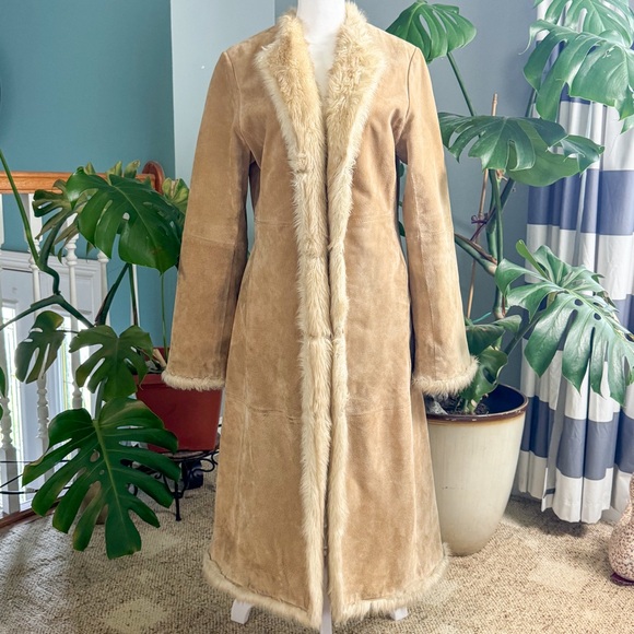 VENUS Tan Leather Jacket with Cream Fur Trim - Picture 10 of 10